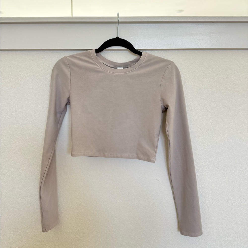 ALO Beige Longsleeve Crop Top (Size: XS)